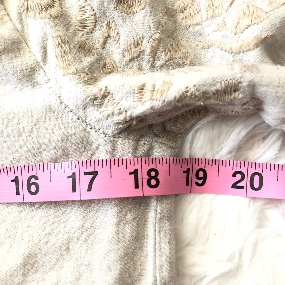 ZARA BASIC EMBROIDERED BEIGE TOP/ RUFFLED HEM sz M - Picture 9 of 10